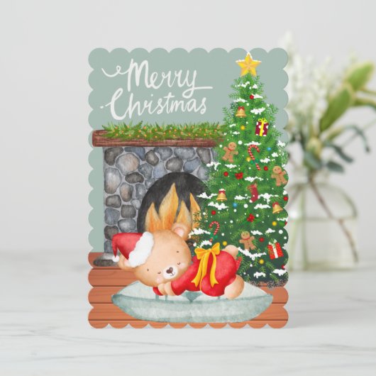 スリーピングベアーサンタスーツクリスマスツリー暖炉 シーズンカード (スタンド正面)