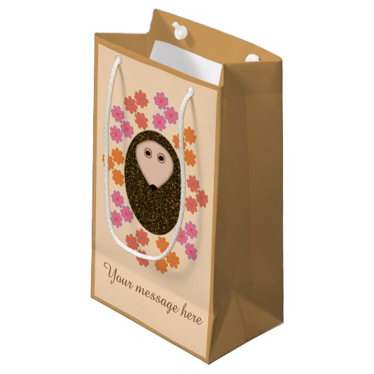 スリーピーハリネズミとフラワーズパーソナライズされた抱き枕 スモールペーパーバッグ (正面アングル)