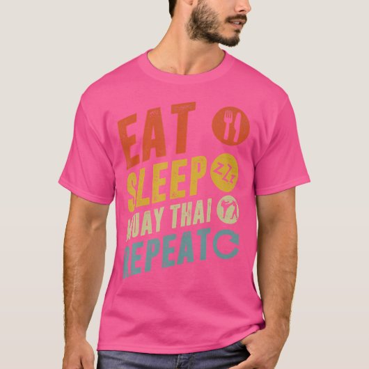 スリープムイ食べタイリプレートムエタイ Tシャツ (正面)