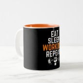 スリープ食べトレーニングリピート – フィットネス引用文マグ ツートーンマグカップ (正面左)