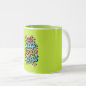 スリープ食べヨガリピートタイポグラフィ ツートーンマグカップ (正面右)