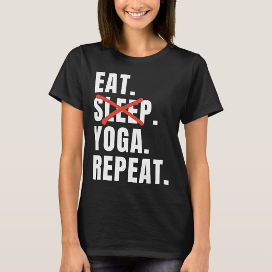 スリープ食べヨガリピートヨガことわざ Tシャツ (正面)