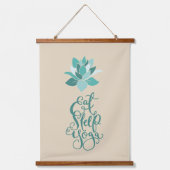 スリープ食べヨガロータス 吊り下げ型タペストリー (正面)