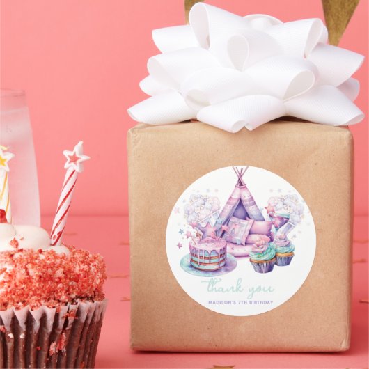 スリーポバーガール誕生日パーソナライズされたサンキュー ラウンドシール (パーティー)