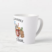 スレイライドとホットココア – スカンジナビア格言 カフェラテマグ (右アングル)