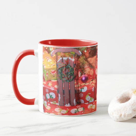 スレッドMUGを持つクリスマスプレゼント マグカップ (ドーナツ)