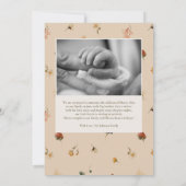 スレートブルーの野生の花の写真 出生のお知らせ 招待状 (裏面)