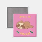 スロス・トゥ・ビー |かわいい眠れるナマケモノピンクのテンプレート マグネット (正面/裏面)