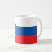 スロバキア国旗を持つマグカップ コーヒーマグカップ (正面右)