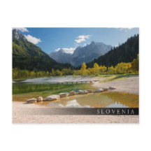 スロベニアのアルプスにあるヤスナ湖の秋