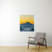 スロベニアのウルシュジャ・ゴラ上空のオレンジ色の日の出の空 タペストリー (インサイチュ)