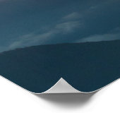 スロベニアのウルシュラジャ・ゴラの背後で太陽のピーク ポスター (角)