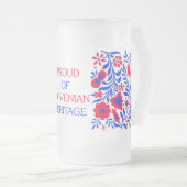 スロベニアの伝統のマグの誇りを持った フロストグラスビールジョッキ (正面右)