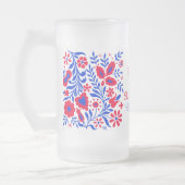 スロベニアの伝統のマグの誇りを持った フロストグラスビールジョッキ (左)