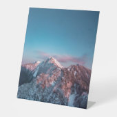 スロベニアの山の上の魔法の空 台座サイン (正面)