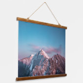 スロベニアの山の上の魔法の空 吊り下げ型タペストリー (傾斜あり)