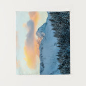 スロベニアの山トリグラフの上の素晴らしい夕日 タペストリー (正面)