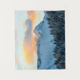 スロベニアの山トリグラフの上の素晴らしい夕日 タペストリー