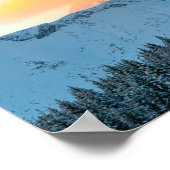 スロベニアの山トリグラフの上の素晴らしい夕日 ポスター (角)