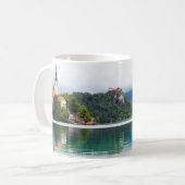 スロベニアの湖のブリード反射 コーヒーマグカップ (正面左)