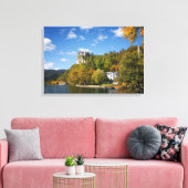 スロベニアの秋の色の木々と湖 キャンバスプリント (インサイチュ (リビング))