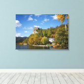 スロベニアの秋の色の木々と湖 キャンバスプリント (インサイチュ (ウッドフロア))