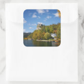 スロベニアの秋の色の木々と湖 スクエアシール (バッグ)