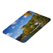 スロベニアの秋の色の木々と湖 マグネット (左側)