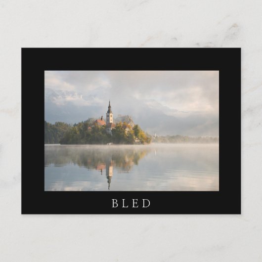 スロベニアの秋の霧の出た湖の日の出 ポストカード (正面)