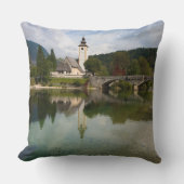 スロベニアの装飾用クッションの教会が付いているBohinj湖 クッション (正面)