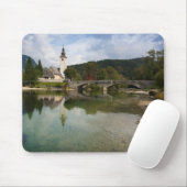 スロベニアのmousepadの教会が付いているBohinj湖 マウスパッド (マウス)