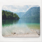 スロベニア山脈とボーヒニ湖の風景の写真 マウスパッド (正面)