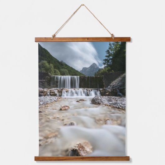 スロベ素晴らしニアのクラニカ渓谷の風景 吊り下げ型タペストリー (正面)
