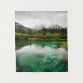 スロベ素晴らしニアのゼレンシ春で曇った日 タペストリー