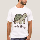 スローイズストロング かわいいカメのモチベーション Tシャツ (正面)
