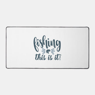 スローガンおもしろい付き魚釣りシャツ デスクマット