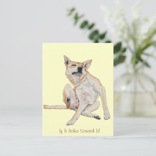 スローガンで絵画かゆい犬がおもしろい引く ポストカード (スタンド正面)