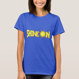 スローガンやる気を起こさせるの上に女性が輝く Tシャツ