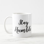 スローガン・マグ |謙虚に過ごす |引用文 コーヒーマグカップ (左)