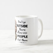 スロースは外に行かないそこにいる人々がいる コーヒーマグカップ (正面右)