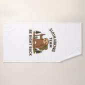 スロースハイクチームすぐ戻るよ 面白いナマケモノTシャツ バスタオル (バスタオル)
