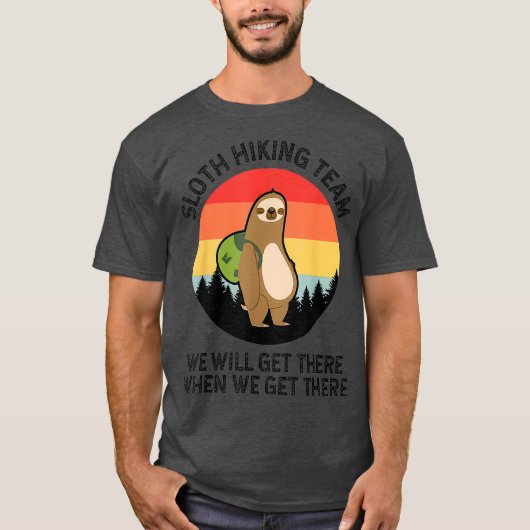 スロース・ハイキング・チーム - 私たちは、いつか、必ずそこに辿り着く Tシャツ (正面)