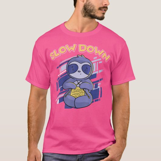 スローダウン 面白いナマケモノ 編み物好き Tシャツ (正面)