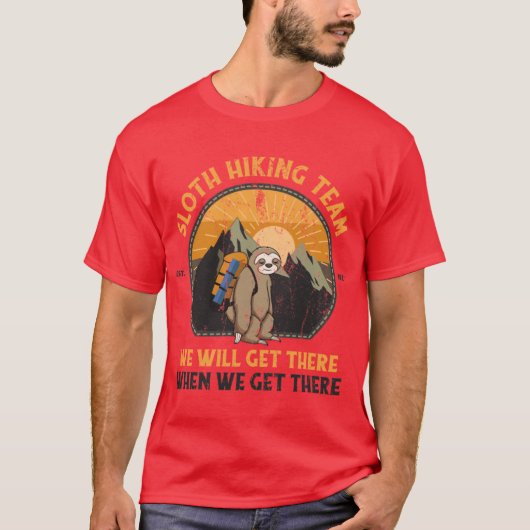 スローハイキングチーム 到着するまで待ってね Tシャツ (正面)