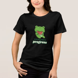 スロープログレス・イズ・プログレス | かわいい幸せなカエル トライブレンドTシャツ