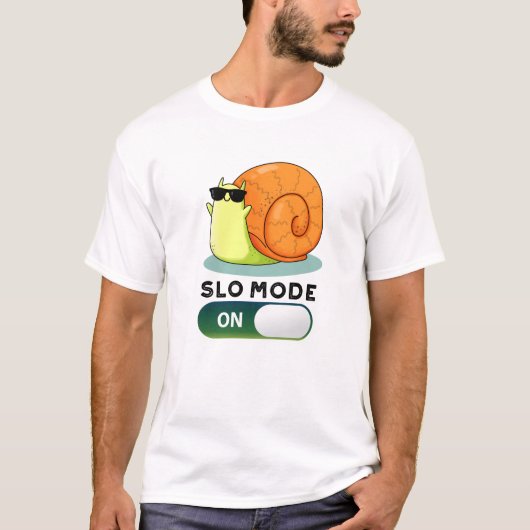 スローモーションおもしろいカタツムリのSloモード Tシャツ (正面)