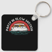 スローモー最高のションでポンツーンキャプテンボートパーティーCru キーホルダー (裏面)