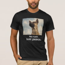 スローライフの犬のヴィンテージTシャツ ゆったりとした平和な日常