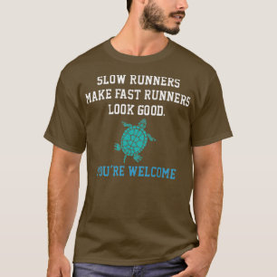 スローランナーが速いランナーを正しいアポストロフに見せる Tシャツ