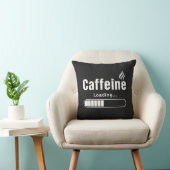 スロー枕 (16" x 16") – "カフェインローディング…" クッション (椅子)
